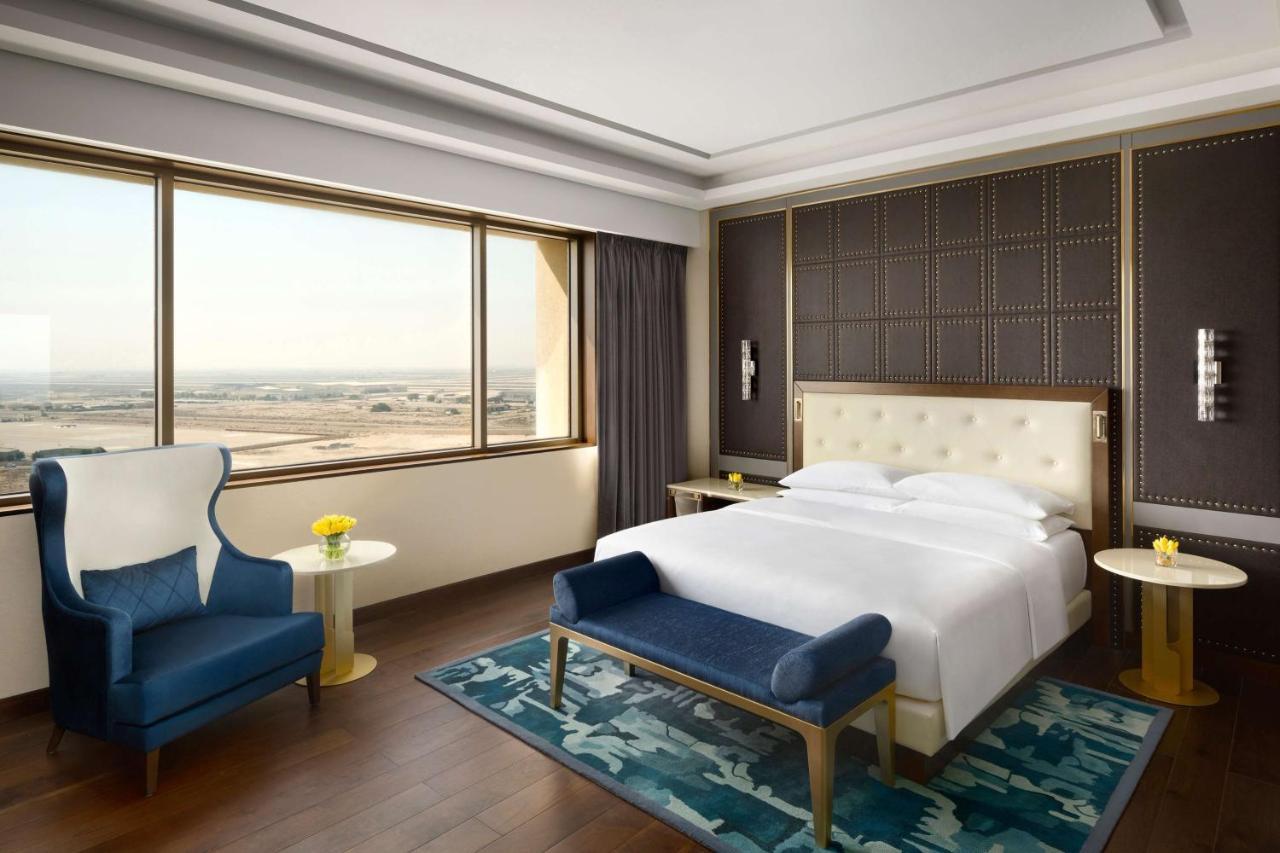 Grand Hyatt Al Khobar Hotel And Residences Exterior foto A bedroom at the hotel